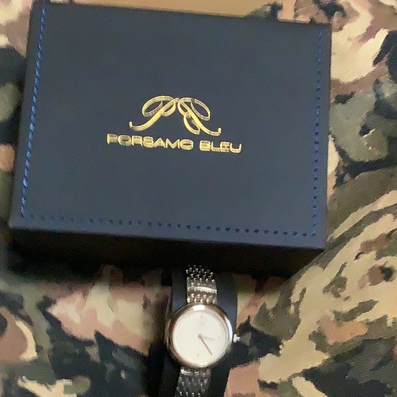Elegant Ladies watch with outstanding class. main image 6